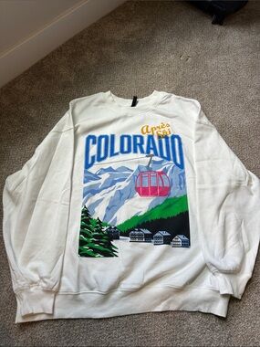 Divided by H&M Colorado Apres Ski Graphic White Sweatshirt